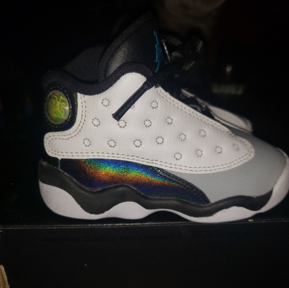 Jordan Retro 13 Wolf Gray Hologram - Picture 5 of 6